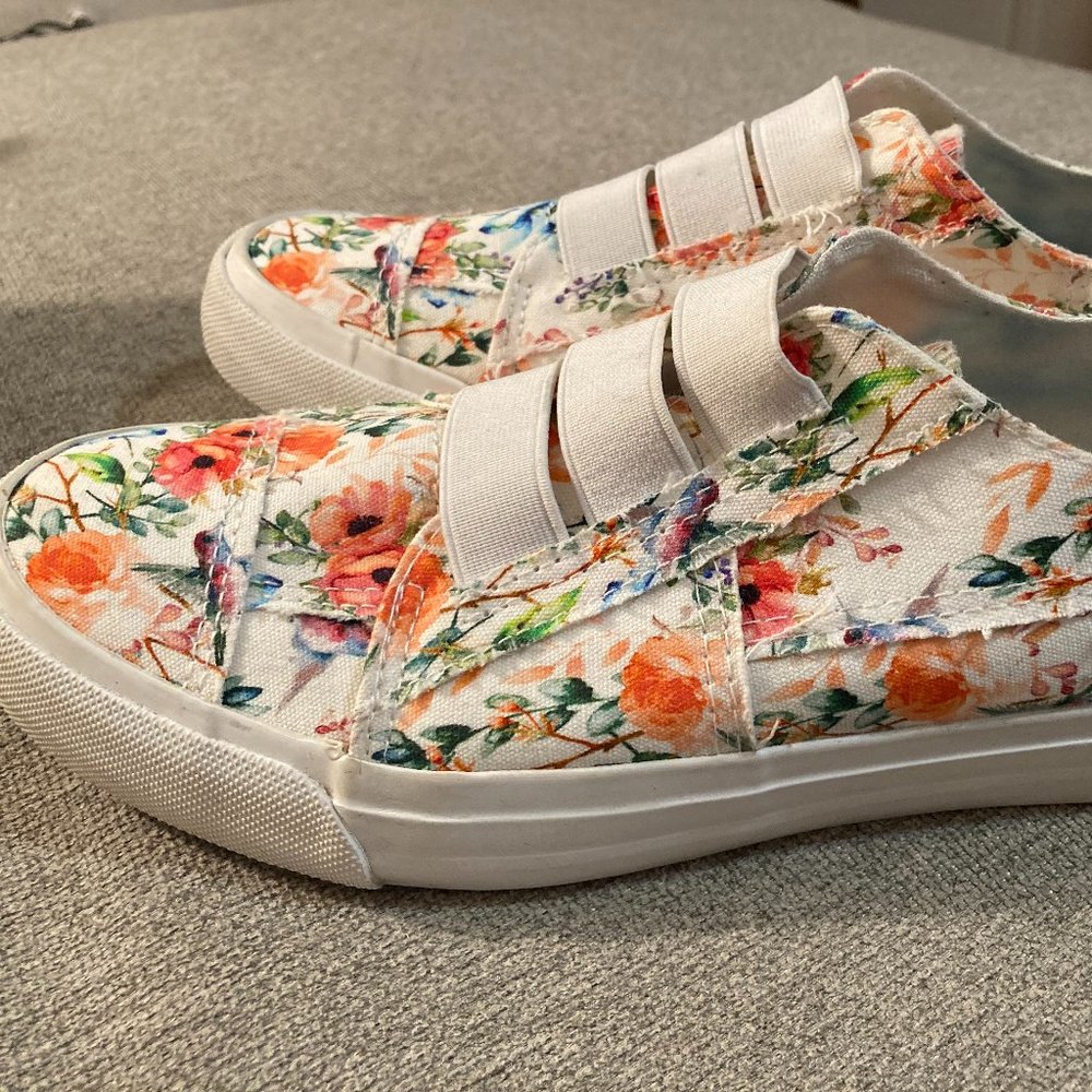 BLOWFISH FLOWER PRINTED SNEAKERS SIZE 7.5
